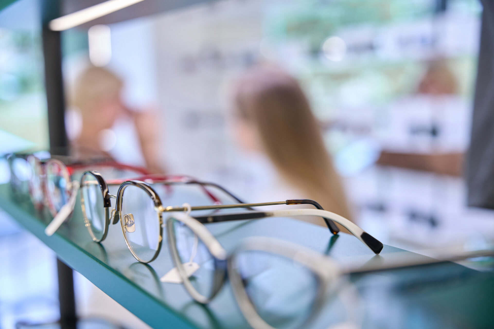 Signature Eye Care - Stylish Glasses
